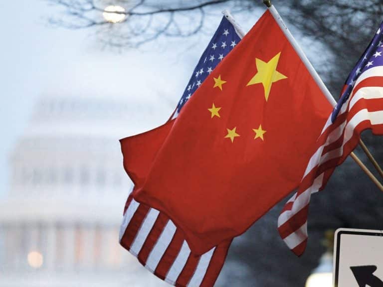 特朗普的拖字诀：美中互换了什么砝码？