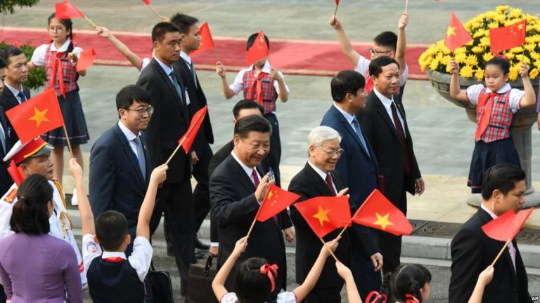 中国距离世界舞台的中央有多远？