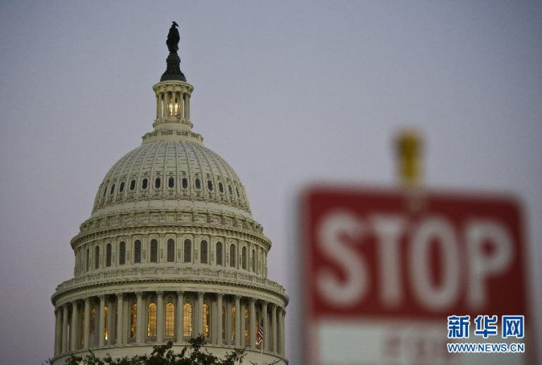 美政府部门关闭开始 国会两党分歧在哪里？