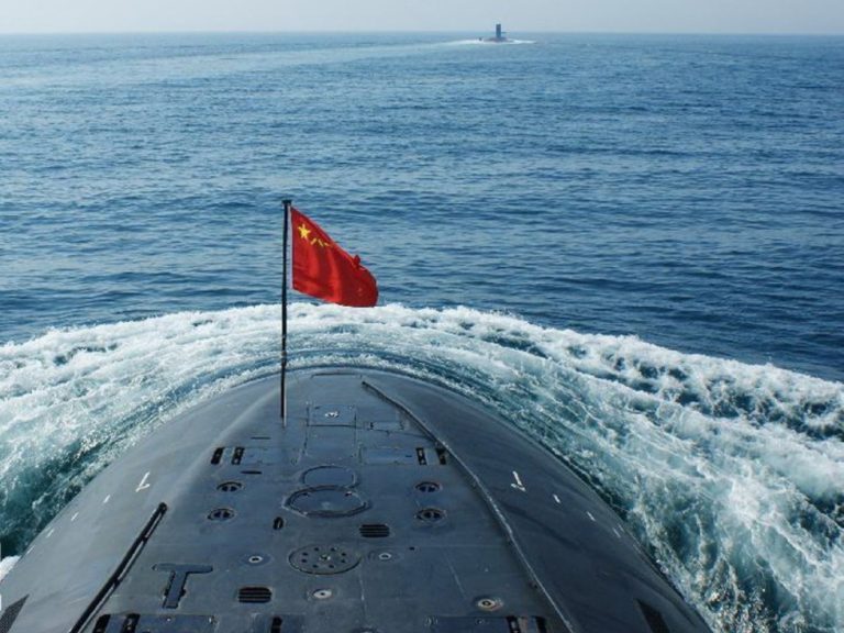 美强闯南海 曝解放军南海最危险动作