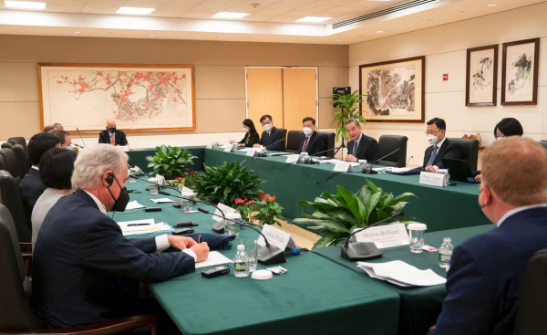聚焦20大：王毅谈中国自身发展和对美政策的确定性