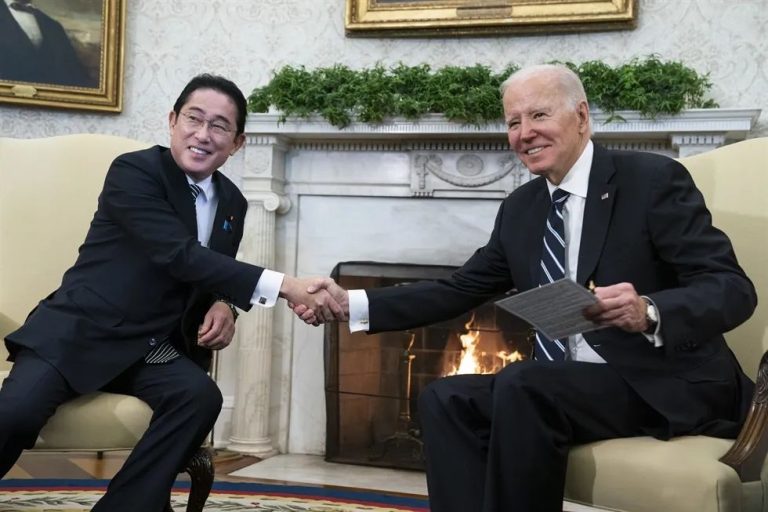 美国应该调整美日同盟安排，让日本更强大
