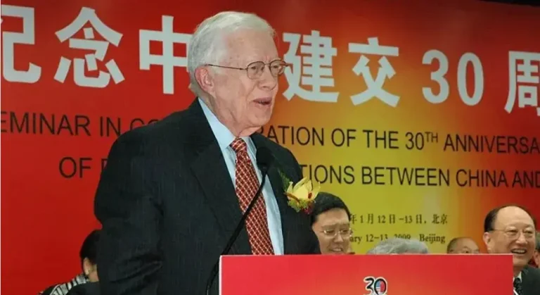 百岁卡特去世，他在中美关系上的作用超过尼克松