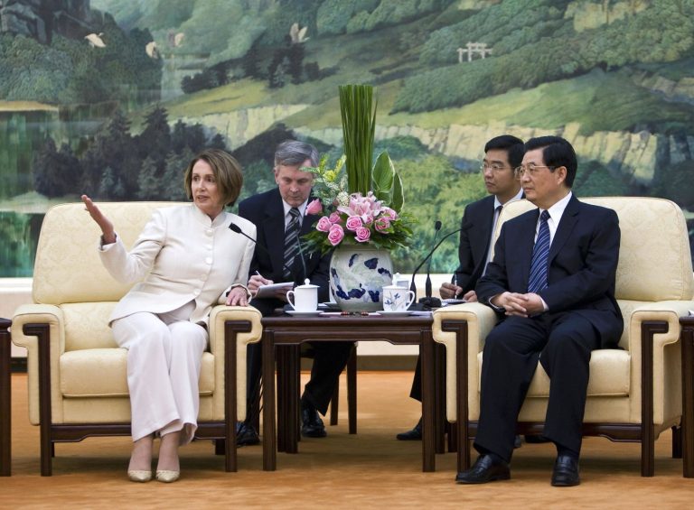 美国国会首位女议长佩洛西宣布将届满退休